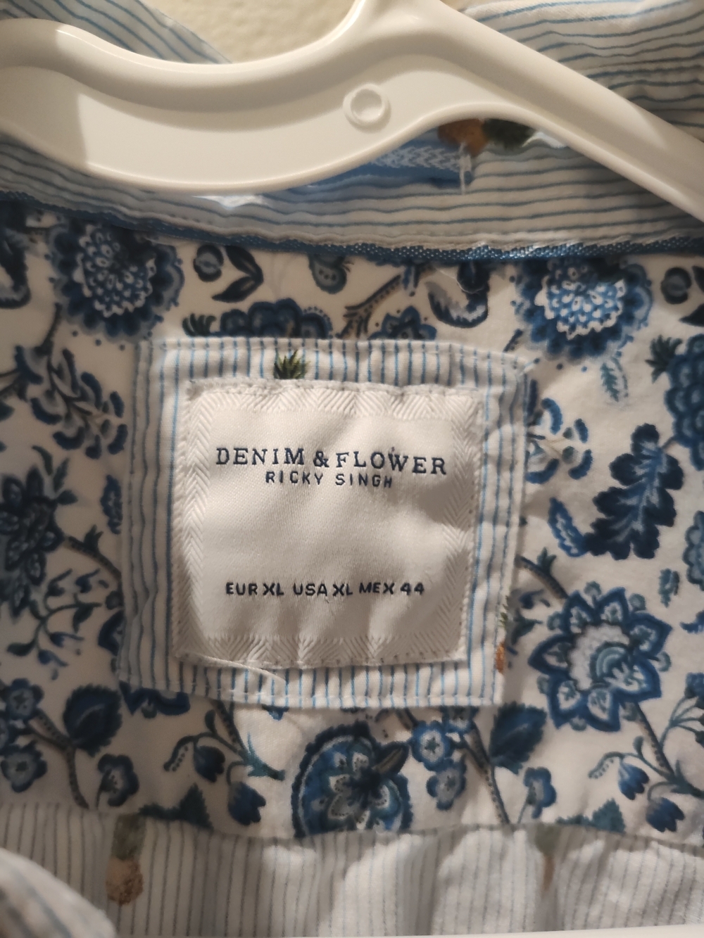 Denim & Flower Light Blue Striped Short-Sleeve Button-Down with Pineapple Print - Picture 4 of 4